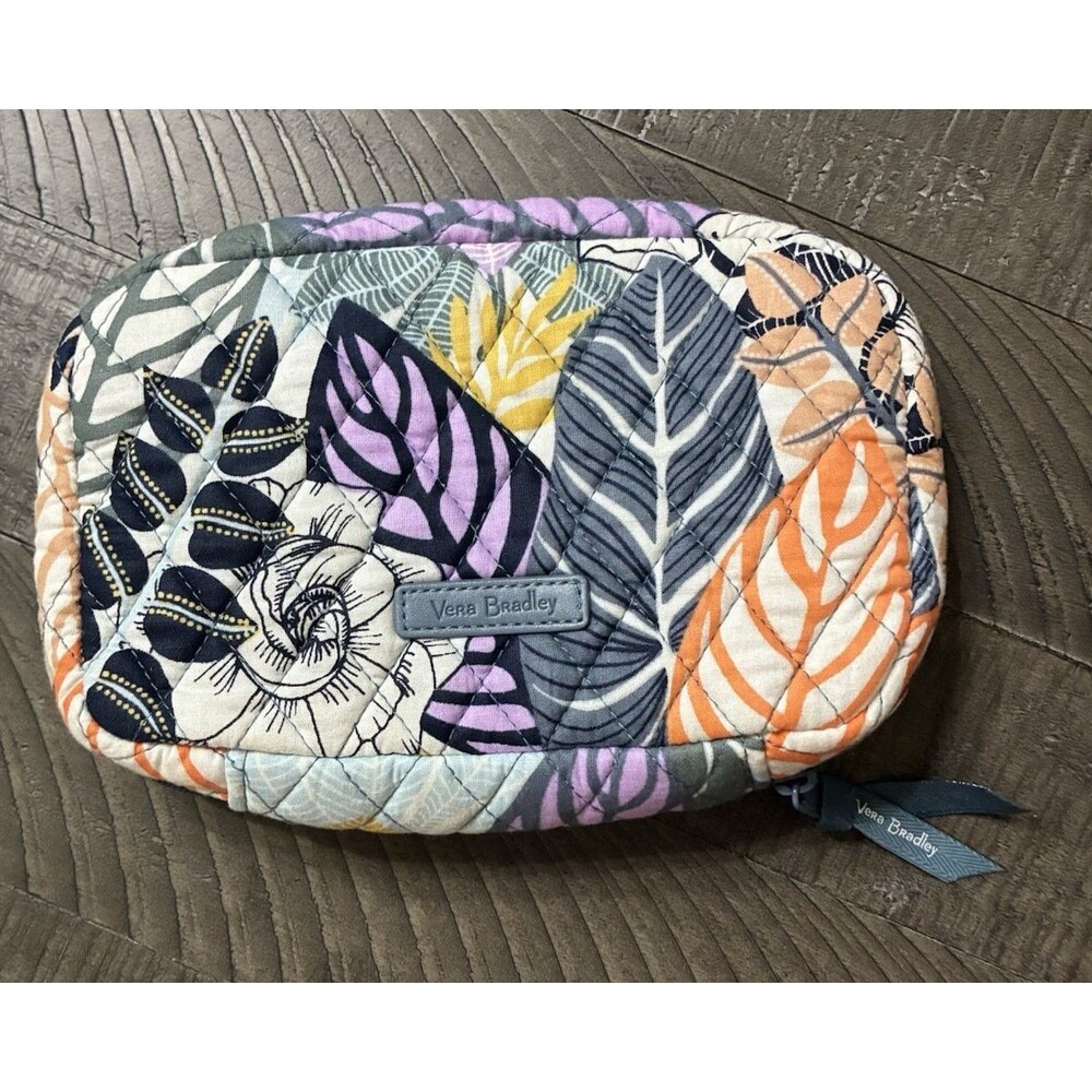 Vera Bradley quilted cotton pouch organizer zip pockets inside